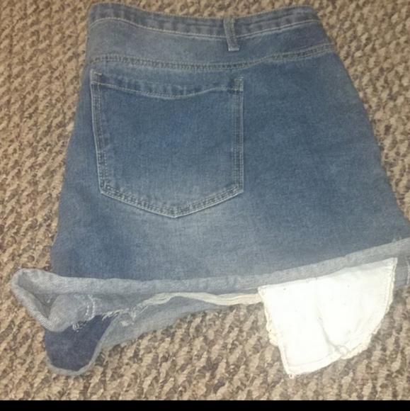 BOGO FREE Hot Kiss Plus Size Denim High-Rise Shorts with Lace Pockets size 22 - Picture 3 of 6
